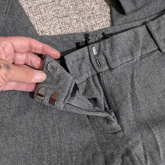 Size 12 Mossimo stretch tweed like capri - Picture 3 of 4